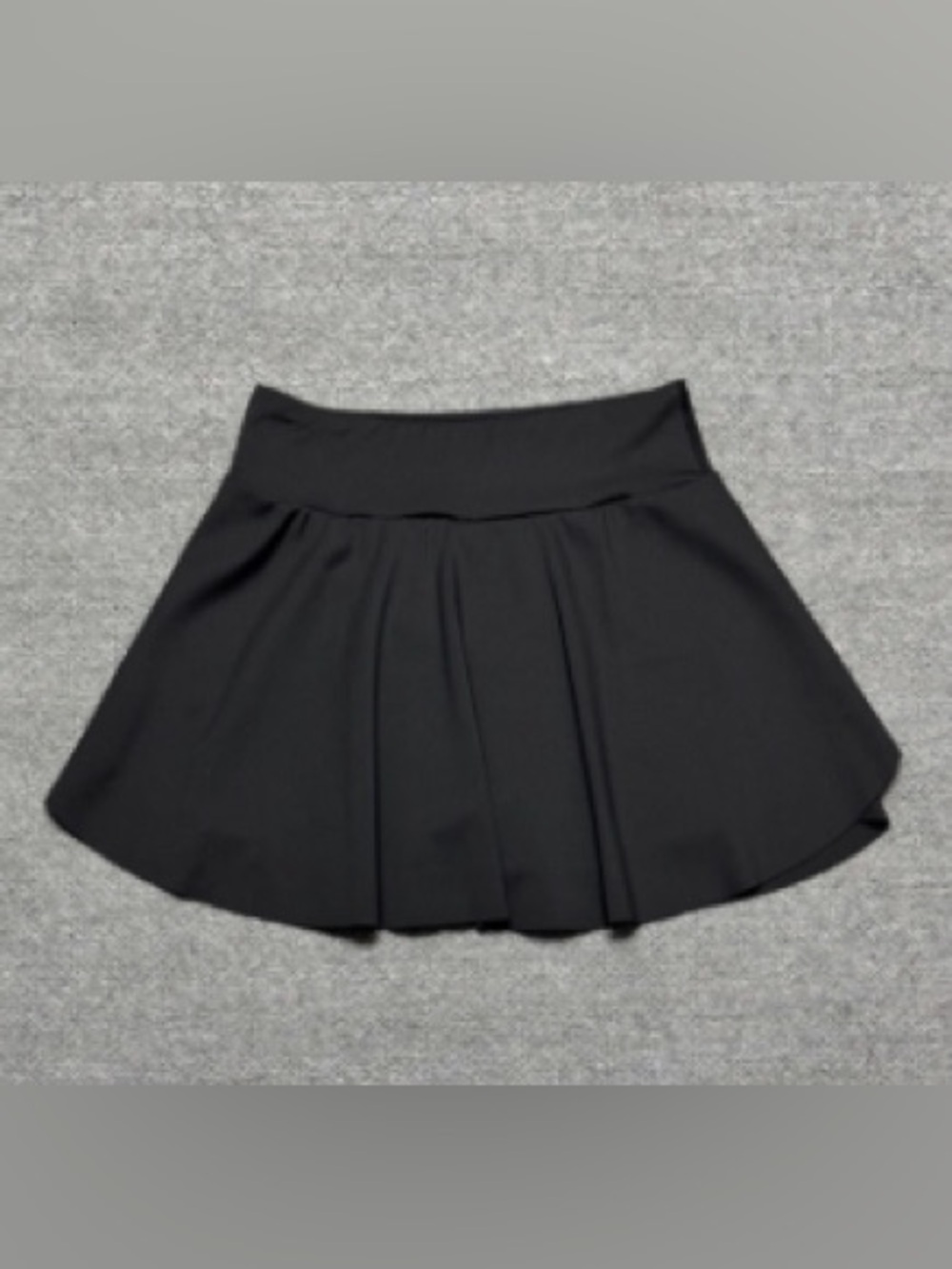 ALO Yoga Black Skirt Set - Crop Top & Pleated Skirt - Picture 5 of 5